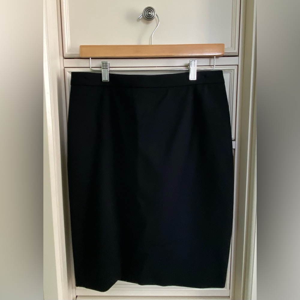 🛍️J. Crew Classic Black Pencil Skirt SIZE 4- WORN ONCE